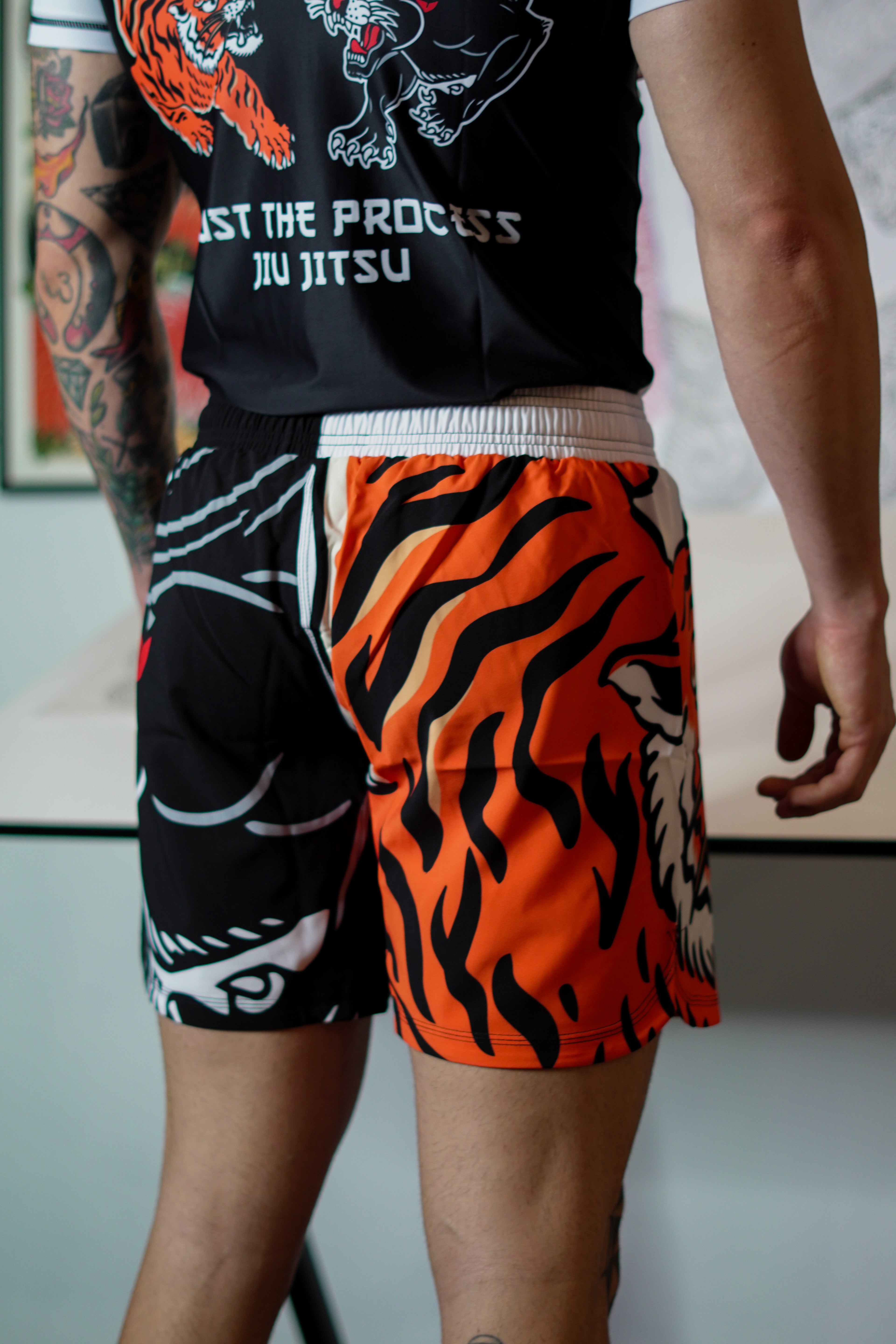 Short PANTHER VS TIGER: Dos Fuerzas, Un Solo Guerrero