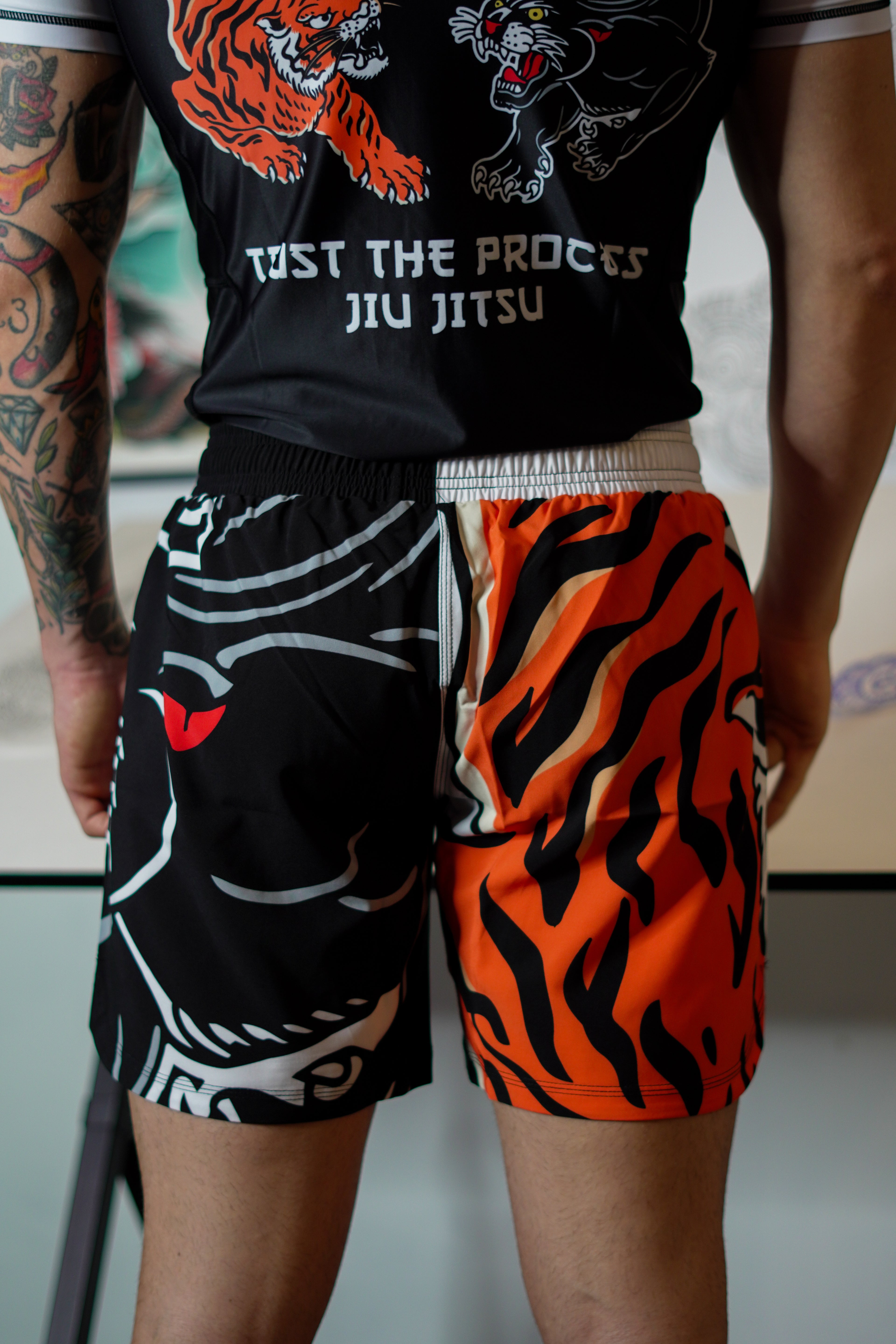 Short PANTHER VS TIGER: Dos Fuerzas, Un Solo Guerrero
