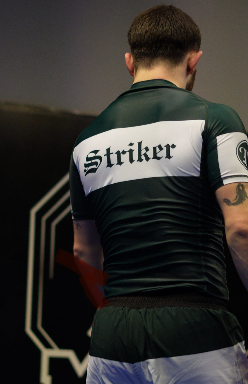 Rashguard Striker - Identidad de Combate