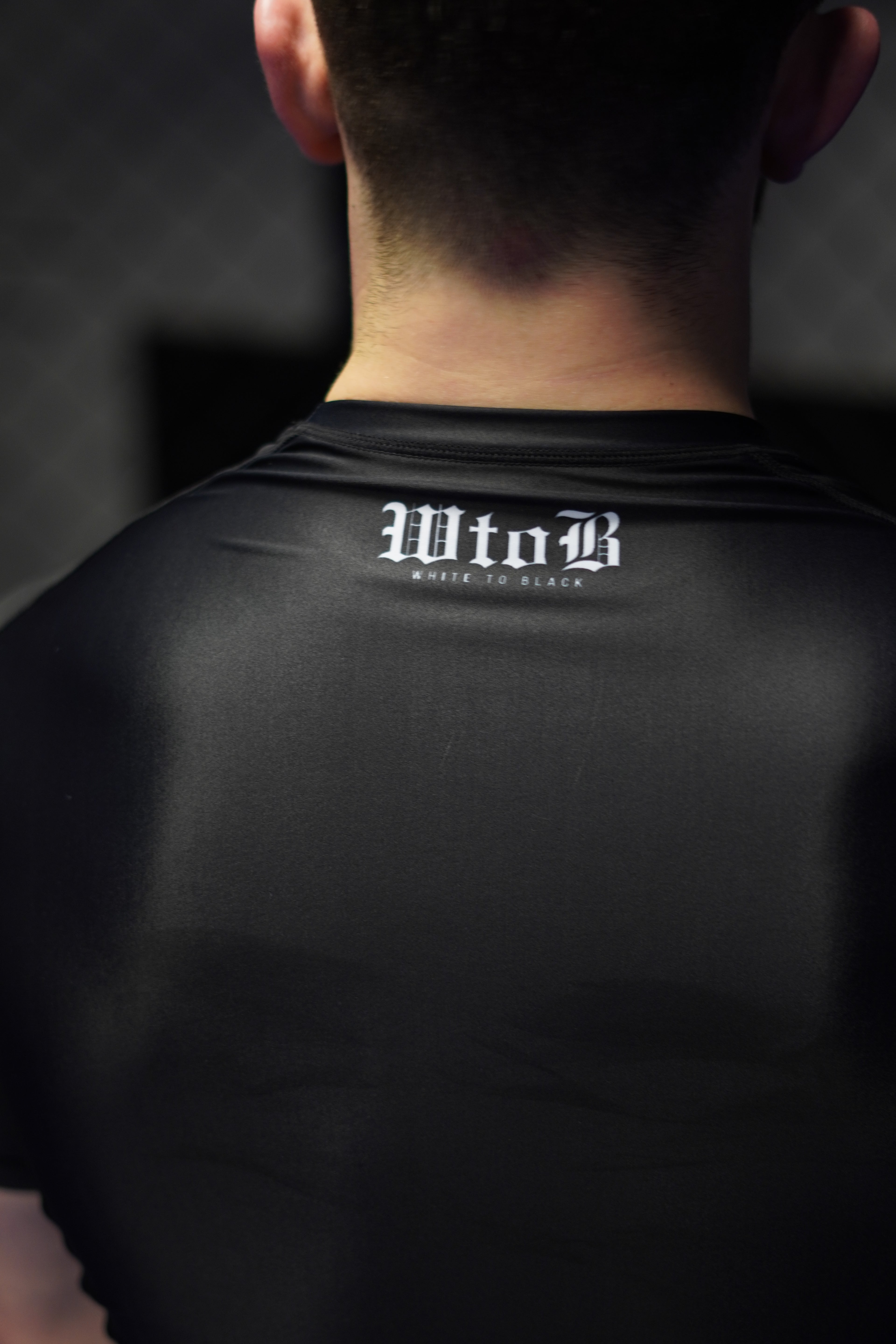 Rashguard Minimal Black - Proceso consolidado